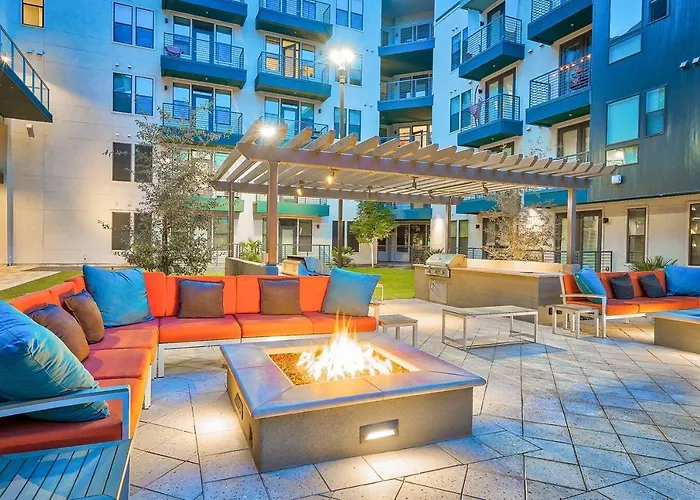 Cozysuites At Town Apartment *