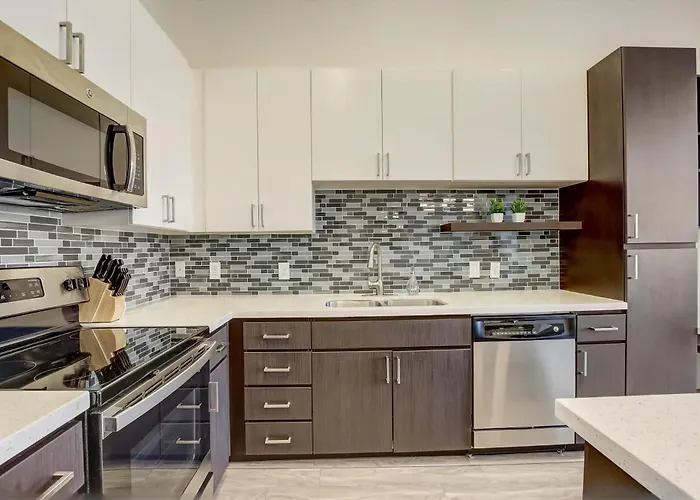 Cozysuites At Town Apartment