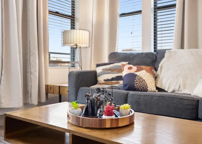 Cozysuites At Town Apartment
