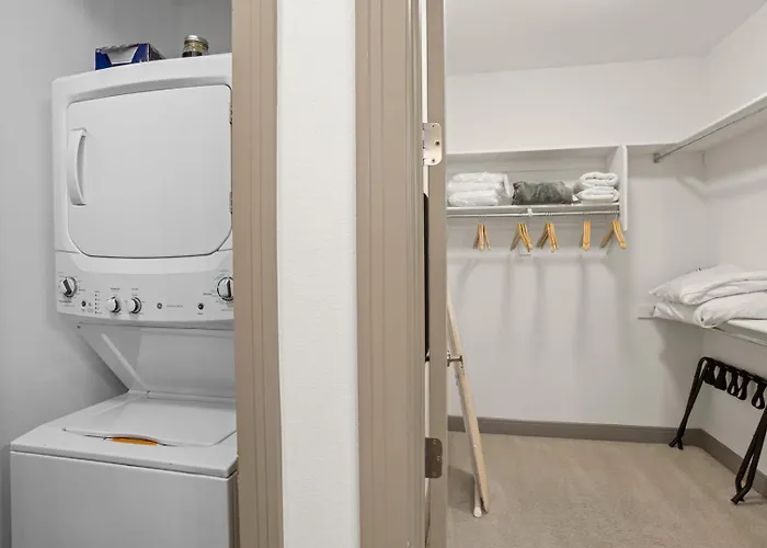 Apartament Cozysuites At Town